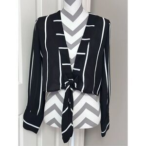 Pretty Little Thing Black tie front cropped blouse